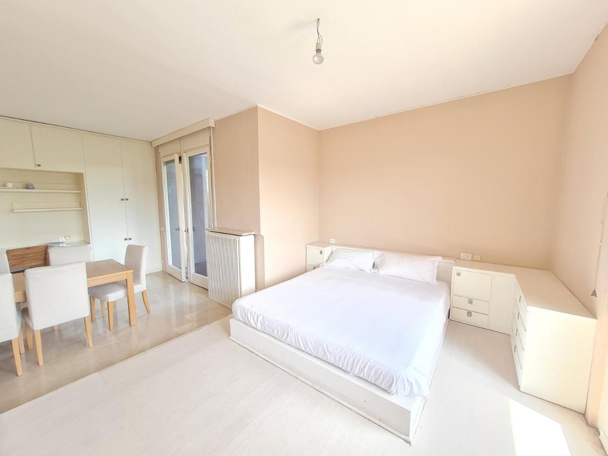 Ottoboni Charme Apartment With Terrace Milan Exterior photo